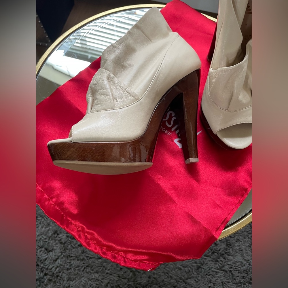 NWOT Jerome C Rousseau Heel